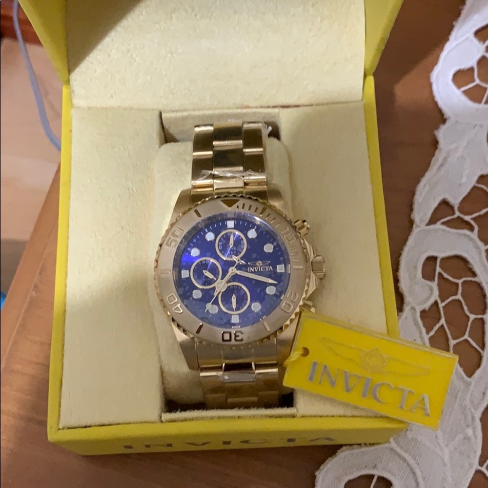 NWT Men’s gold watch